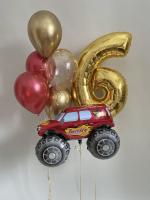 Цифра шесть, машина и фонтан из шаров