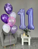 Сиреневая цифра одиннадцать и фонтан 