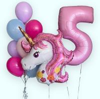 Розовая цифра пять, голова единорога и фонтан из шаров
