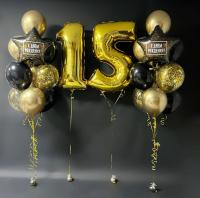 Золотая цифра 15 и фонтаны из шаров