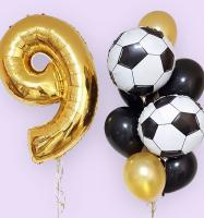 Золотая цифра девять и фонтан с футбольными мячами