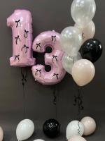 Цифра тринадцать с бантиками и фонтан из шаров