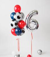 Серебряная цифра шесть и фонтан с футбольными мячами