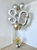 Композиция с серебряной цифрой восемьдесят