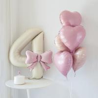 Цифра четыре с бантиком и фонтан из сердец