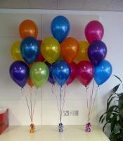 Небольшой фонтан из разноцветных шаров