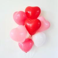 Фонтан из латексных сердец 