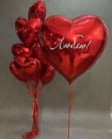 Большое красное сердце с надписью и фонтан из красных сердец